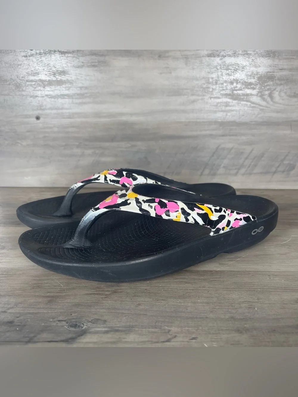 Oofos Womens 10 Floral Leopard Animal Print Thong Sandals Comfort Lightweight
